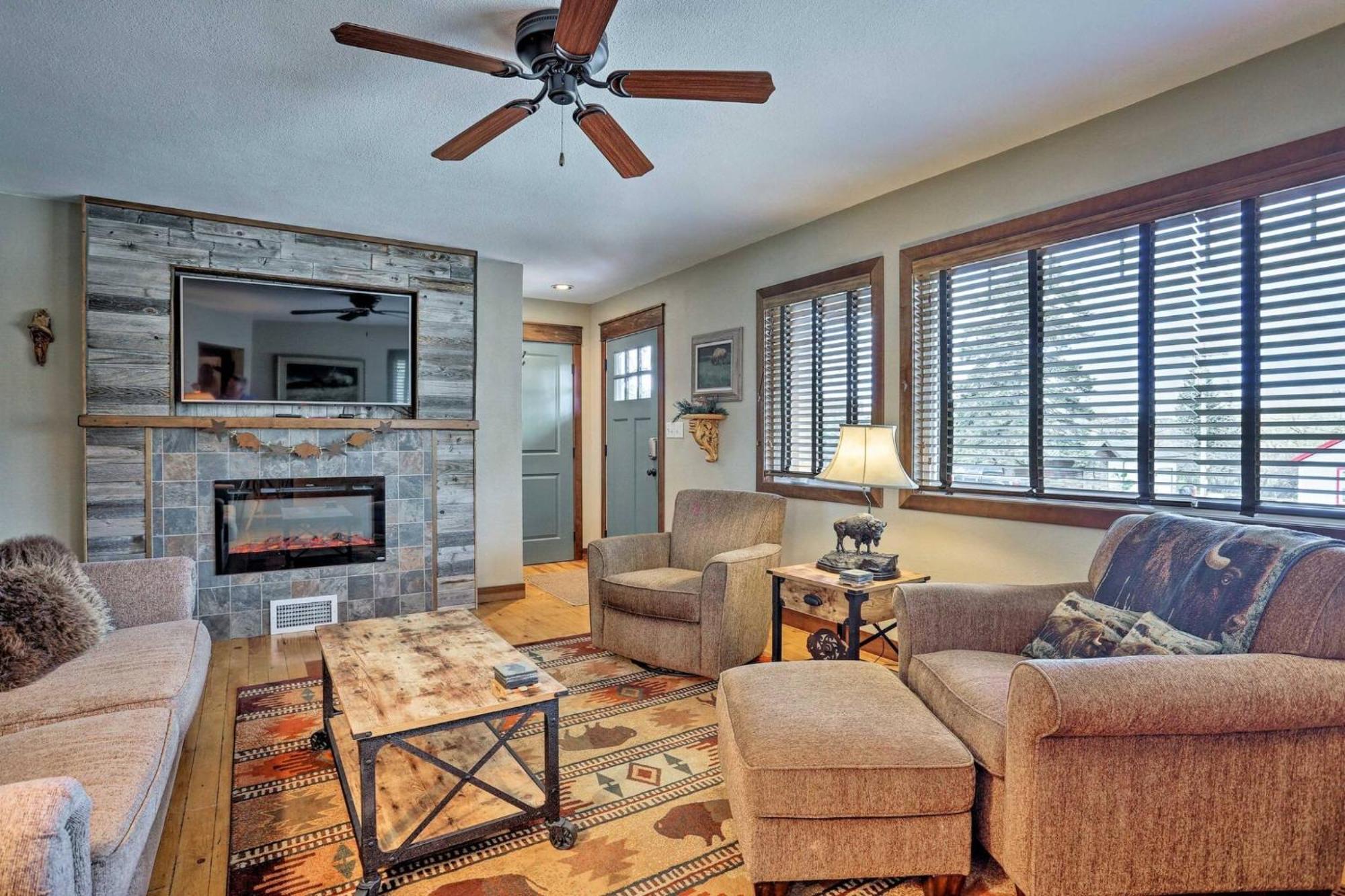 Cozy Custer Cottage W Deck: Walk To Shops Food Exterior foto