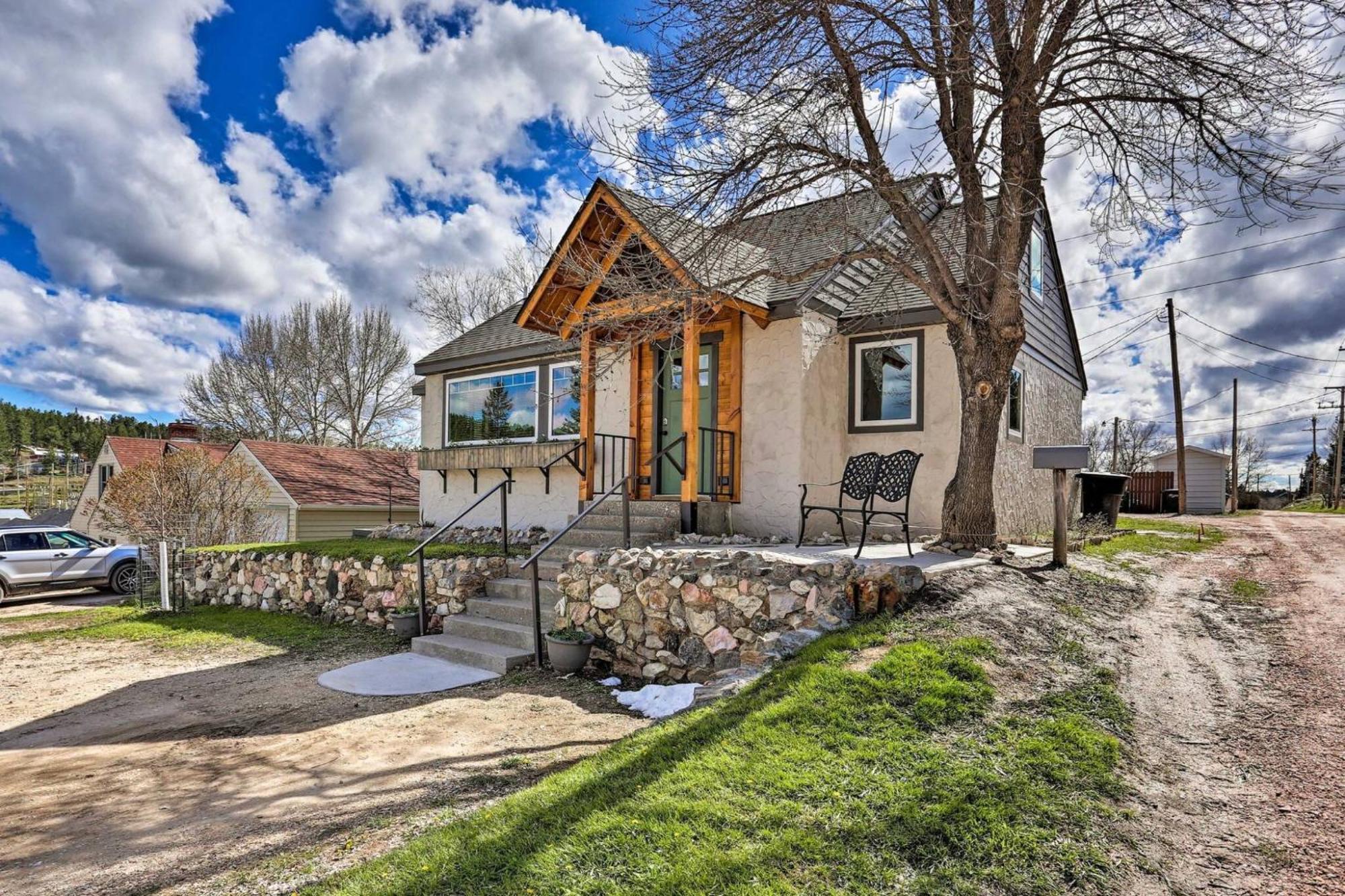 Cozy Custer Cottage W Deck: Walk To Shops Food Exterior foto