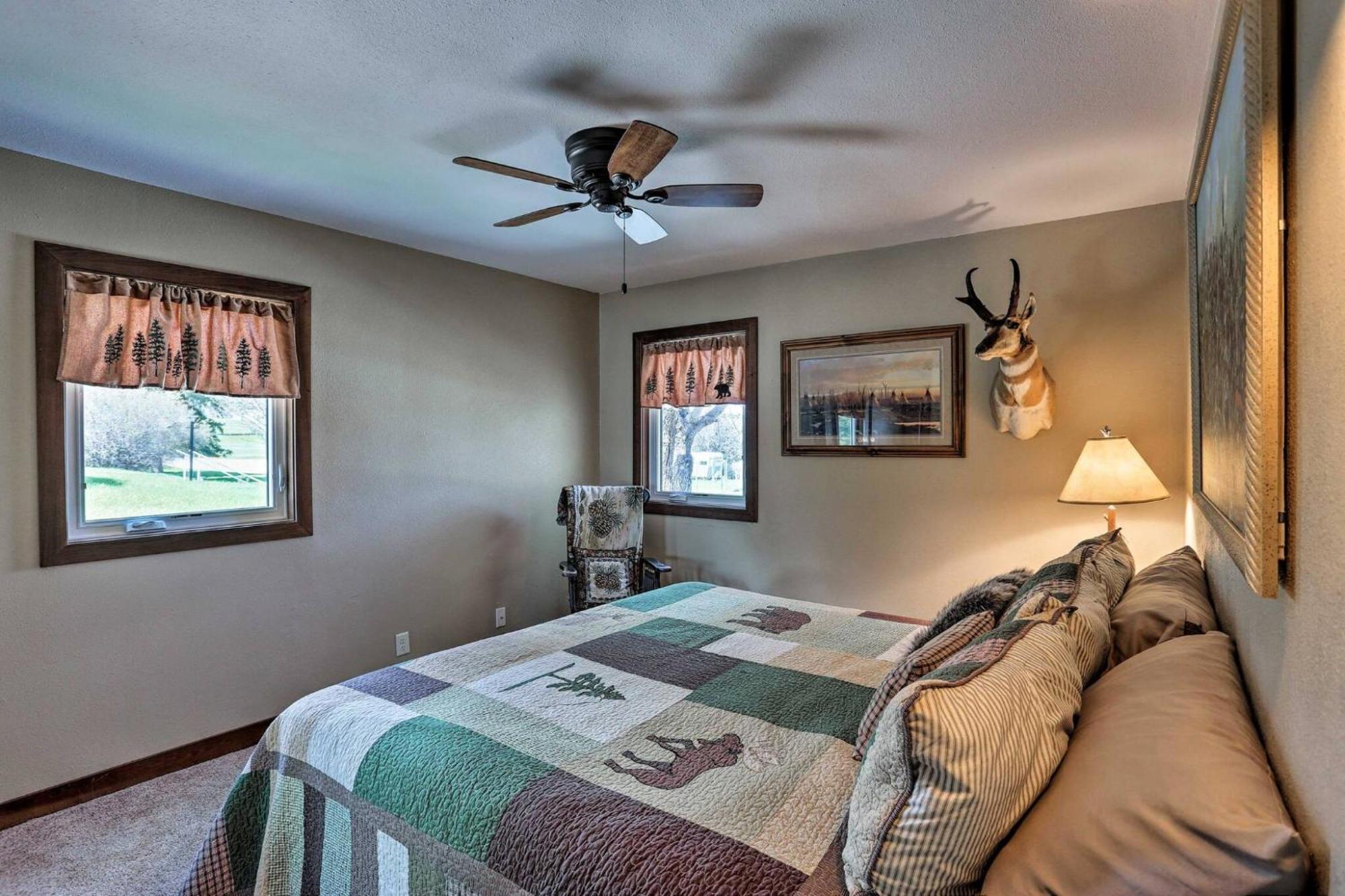 Cozy Custer Cottage W Deck: Walk To Shops Food Exterior foto