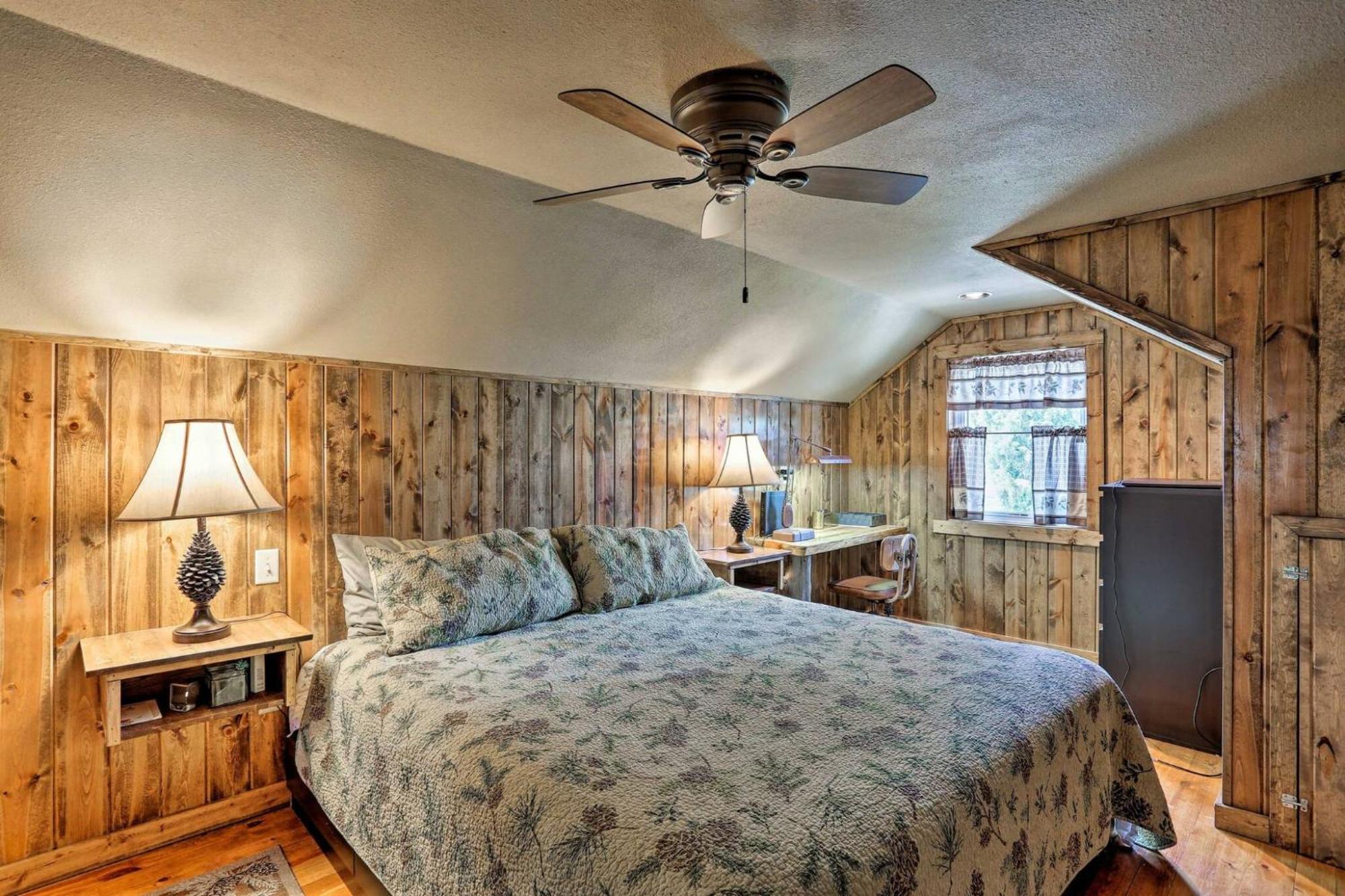 Cozy Custer Cottage W Deck: Walk To Shops Food Exterior foto